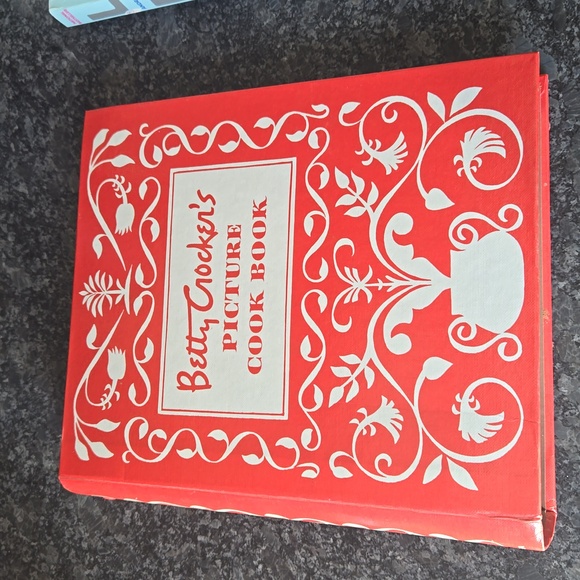 Betty Crocker Other - Betty Crocker Binder Style Picture Cookbook